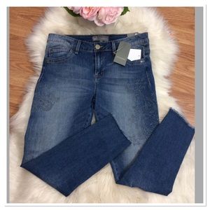 Embroidered Seamless Ankle  Jeans
